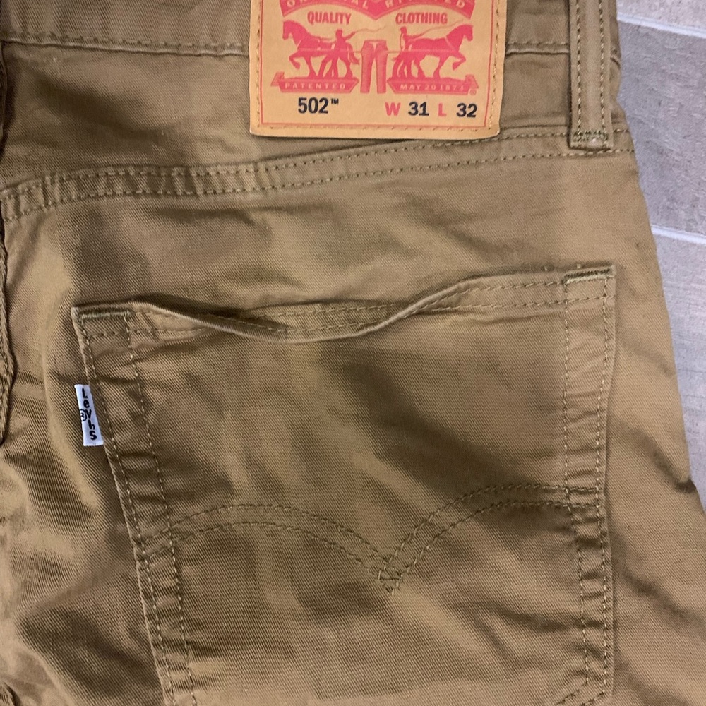 Levi 31x32 pants